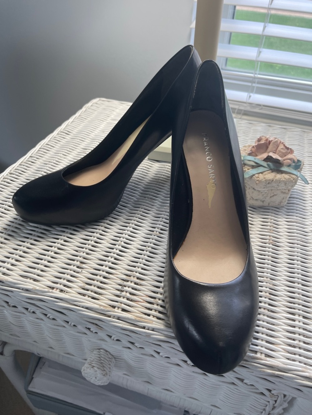 Franco Sarto Black Leather Round-Toe Pumps